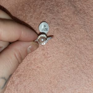 Ring with pearl